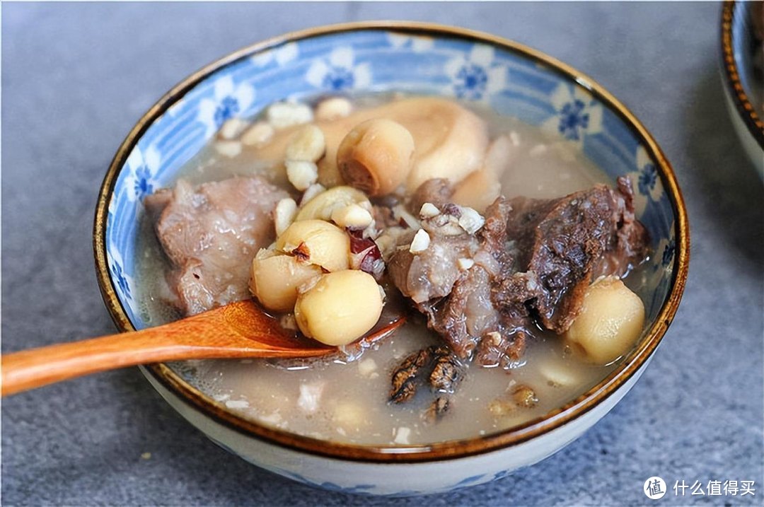 5月,再多的鸡鸭鱼肉不如这碗汤,5块钱煮一锅,健脾补肾长高个